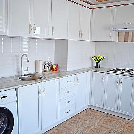 Bishkek Sunny Apartment In The Center Exterior photo