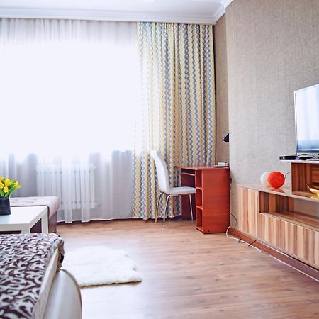 Bishkek Sunny Apartment In The Center Exterior photo