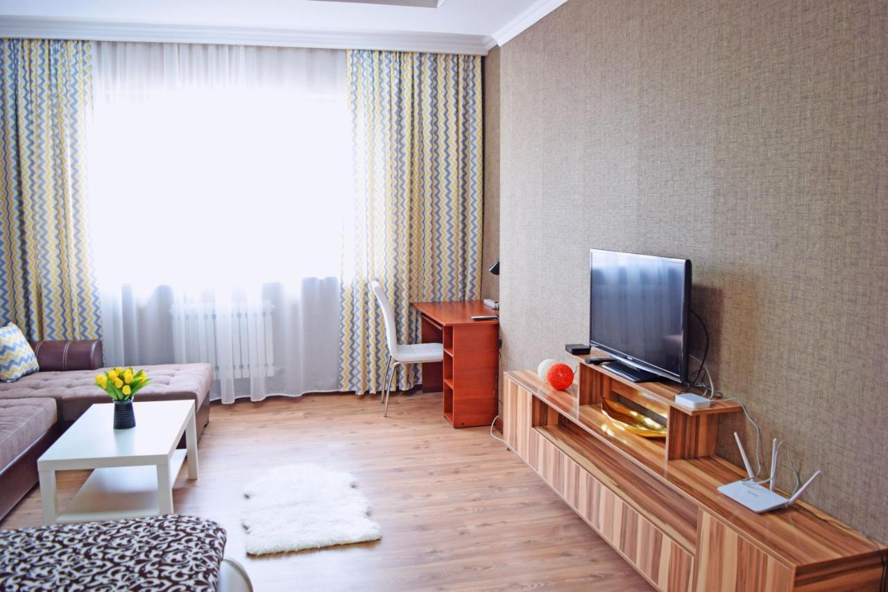 Bishkek Sunny Apartment In The Center Exterior photo