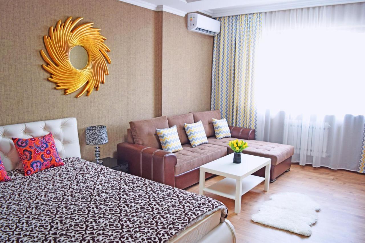 Bishkek Sunny Apartment In The Center Exterior photo